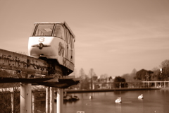 レトロモノレールがゆく