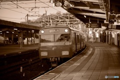 セピア色の電車。