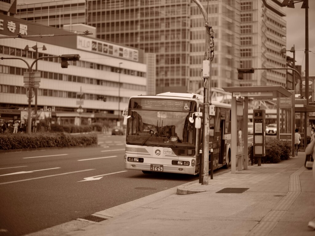天王寺駅前にて。