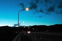 日が落ちた山道