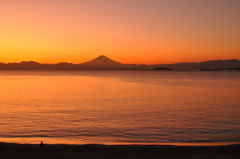 夕暮れの森戸海岸