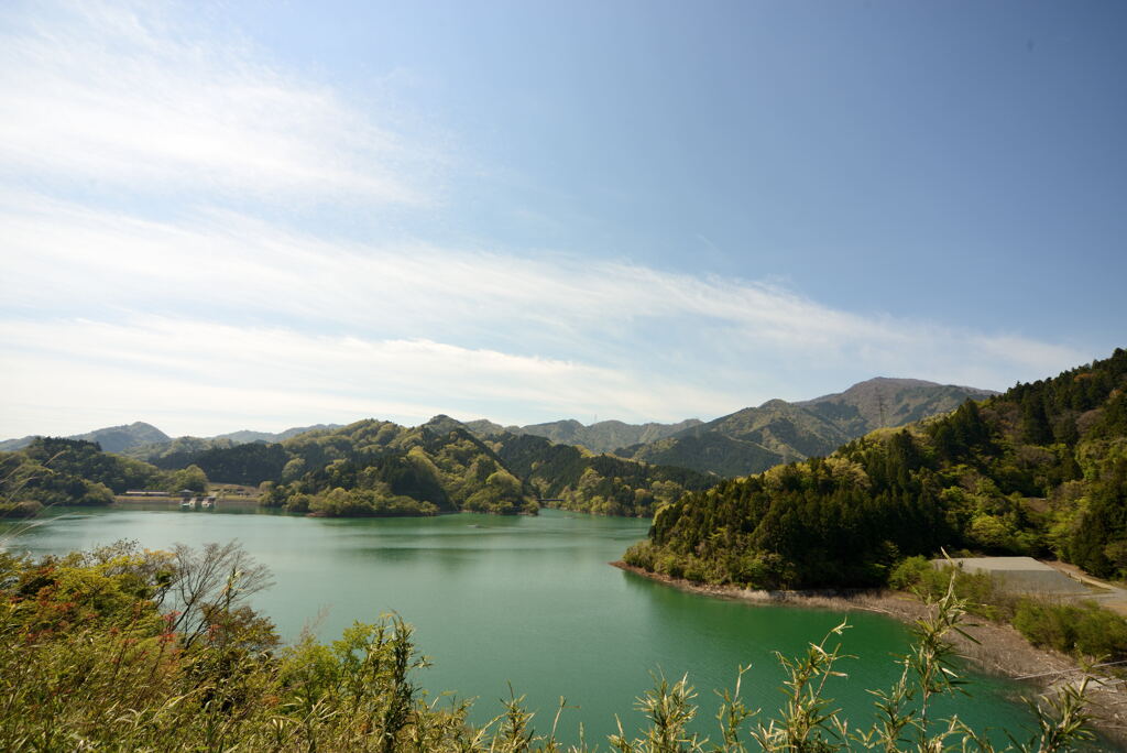 宮ケ瀬湖の湖畔