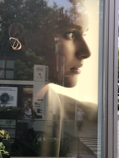 女性