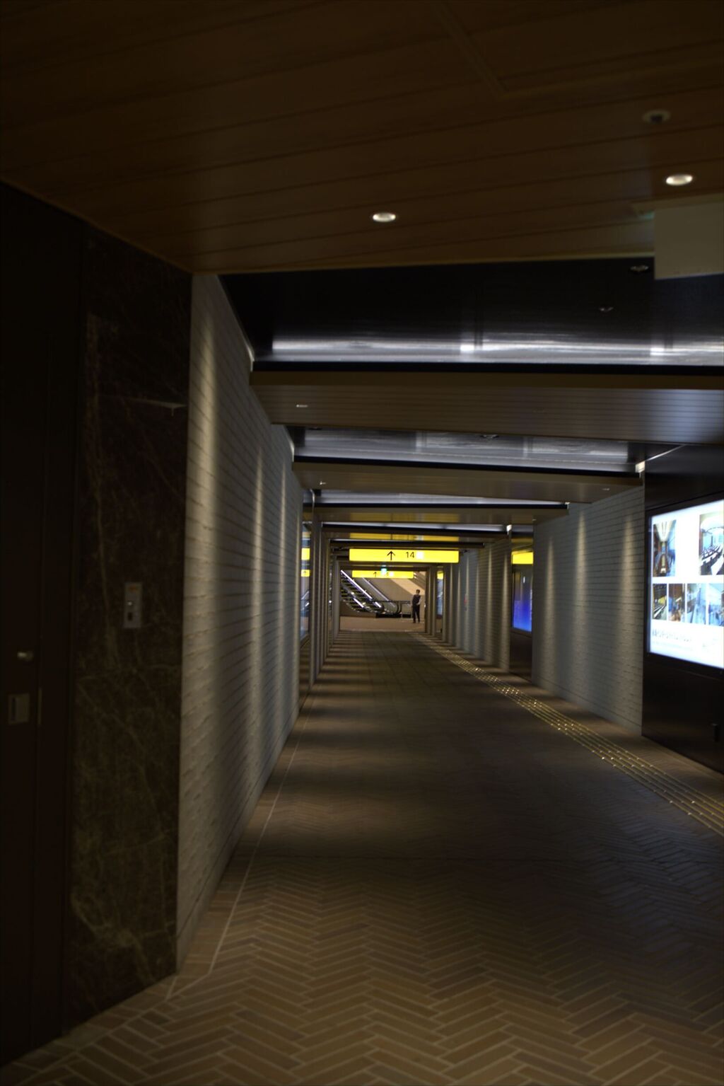 地下道ちょいと横丁 ・・・本通り撮影地点をくるっと右向け右