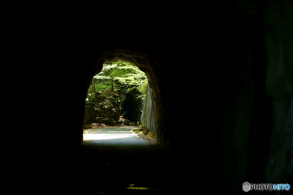トンネルを抜ければ
