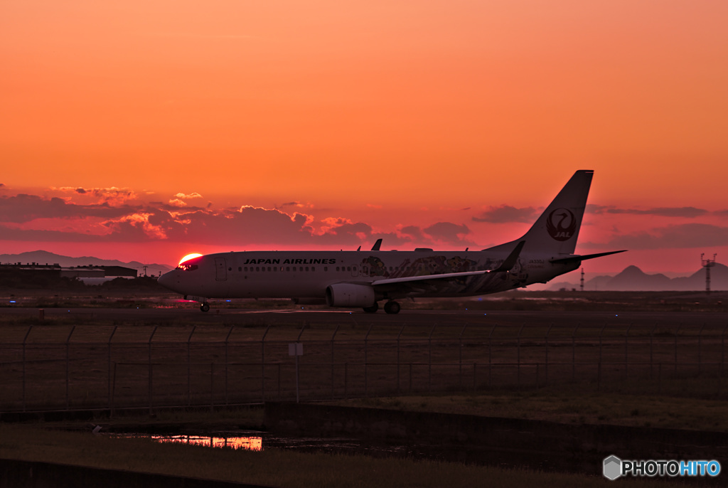 夕日に照らされるコクピット