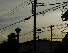 電柱と給水塔