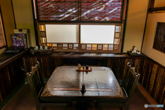 蕎麦屋のテーブル