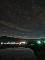 夏を見送り冬を迎える秋の夜の一枚