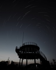 萩太郎山の展望台　星グル白黒