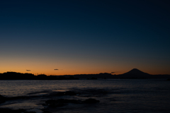 日暮れと富士山