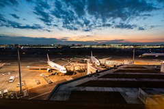 夕方の空港