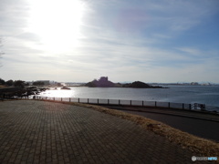 マリエントから蕪島神社を望む