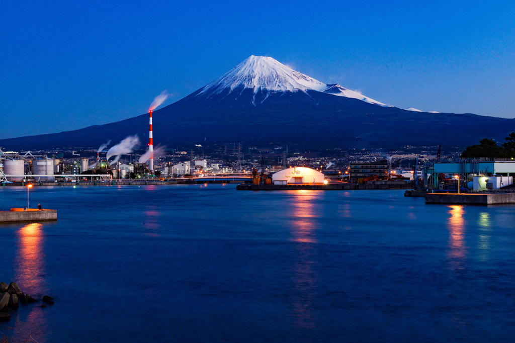 過去の早朝の港