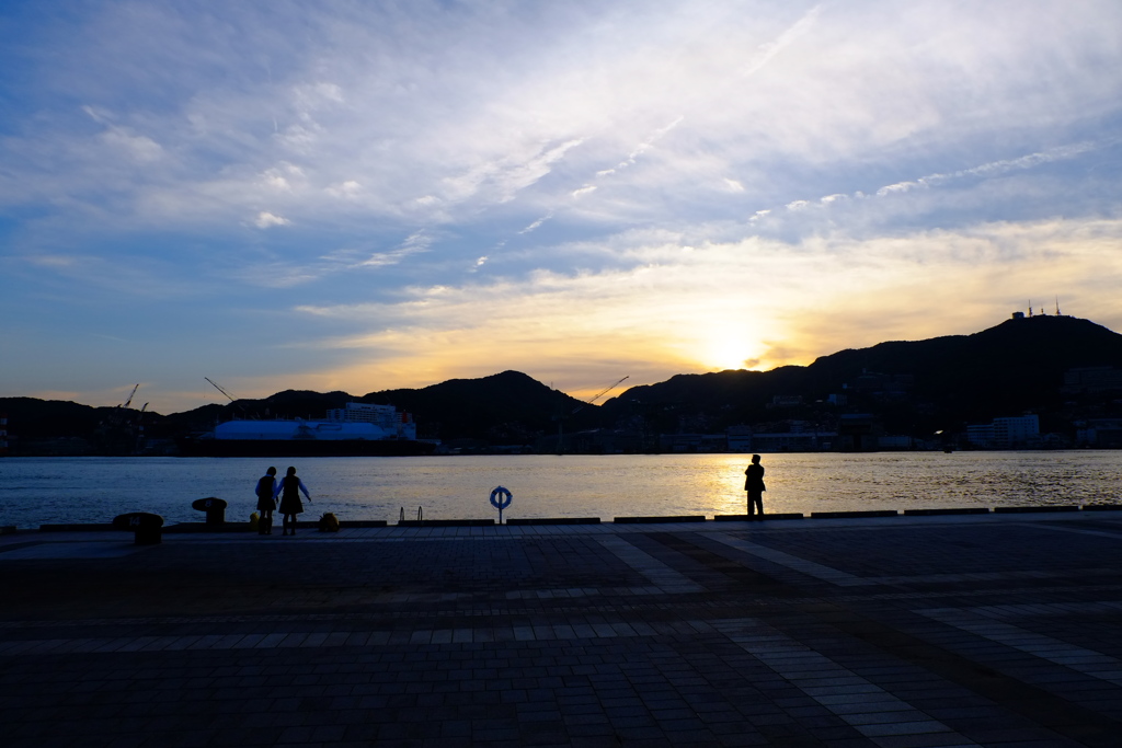 港の夕景