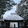 雪景色と人の影