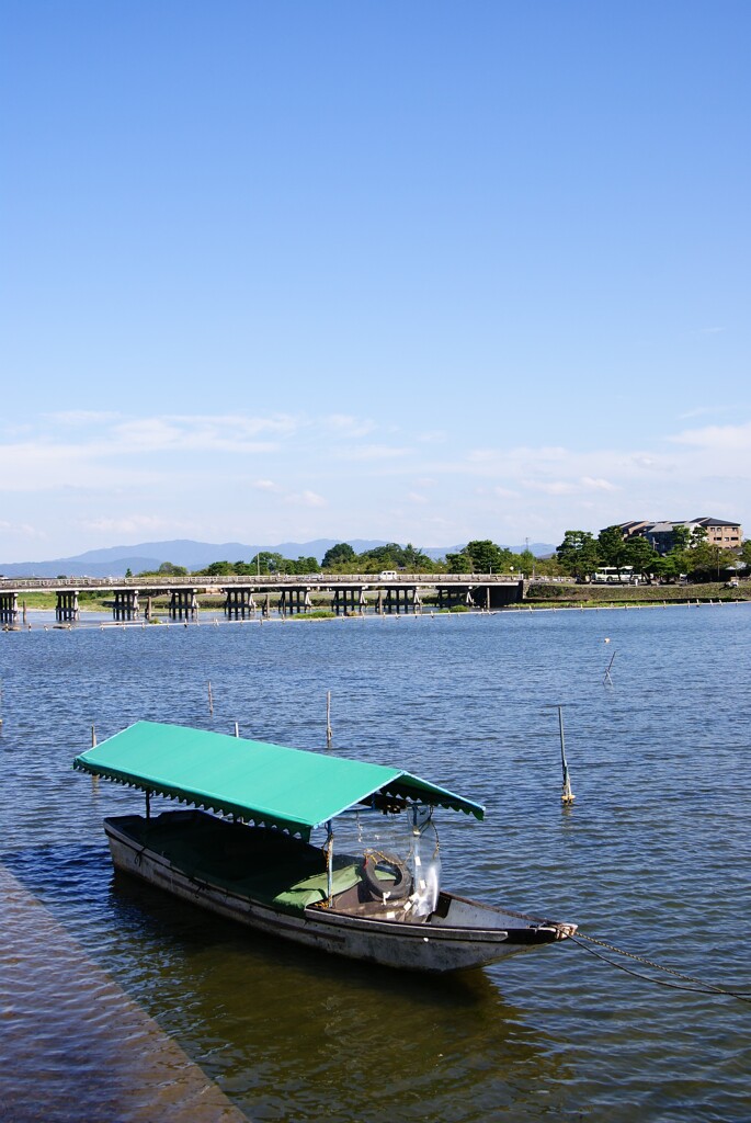 遊覧船と渡月橋