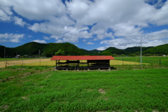 赤い屋根の資材置き場