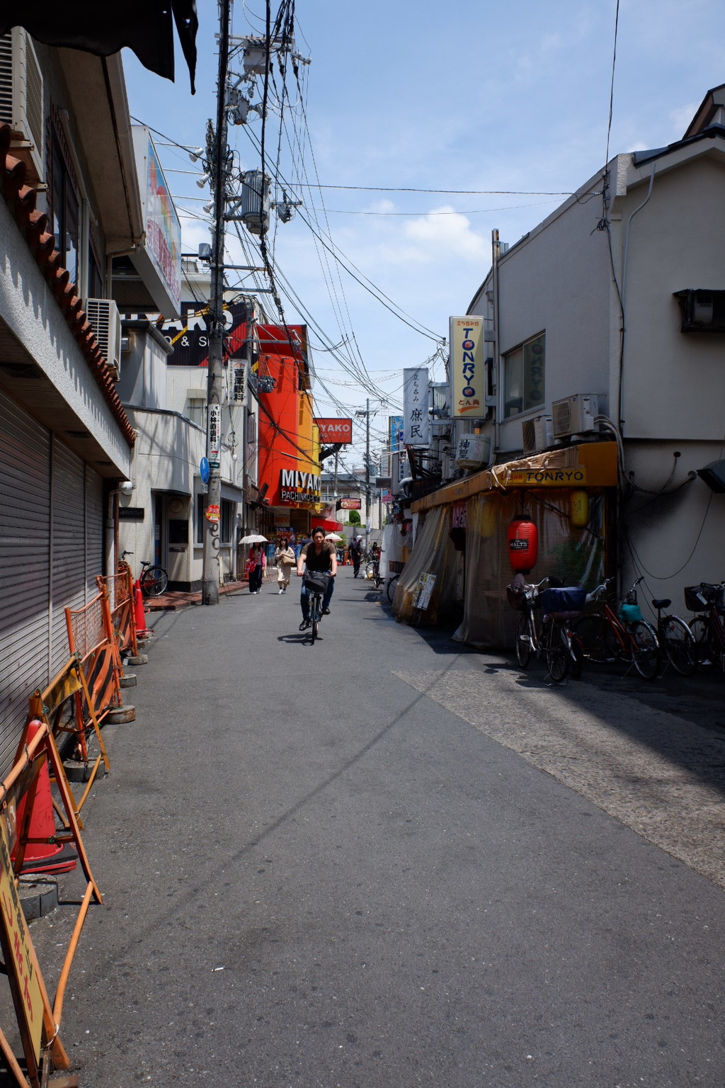 ここは有名な立ち呑み屋路