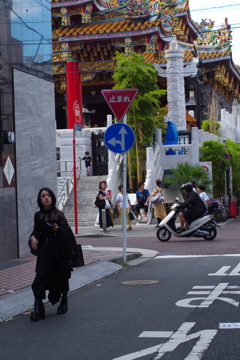 様々な人が通る　③