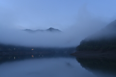 夜明け前。
