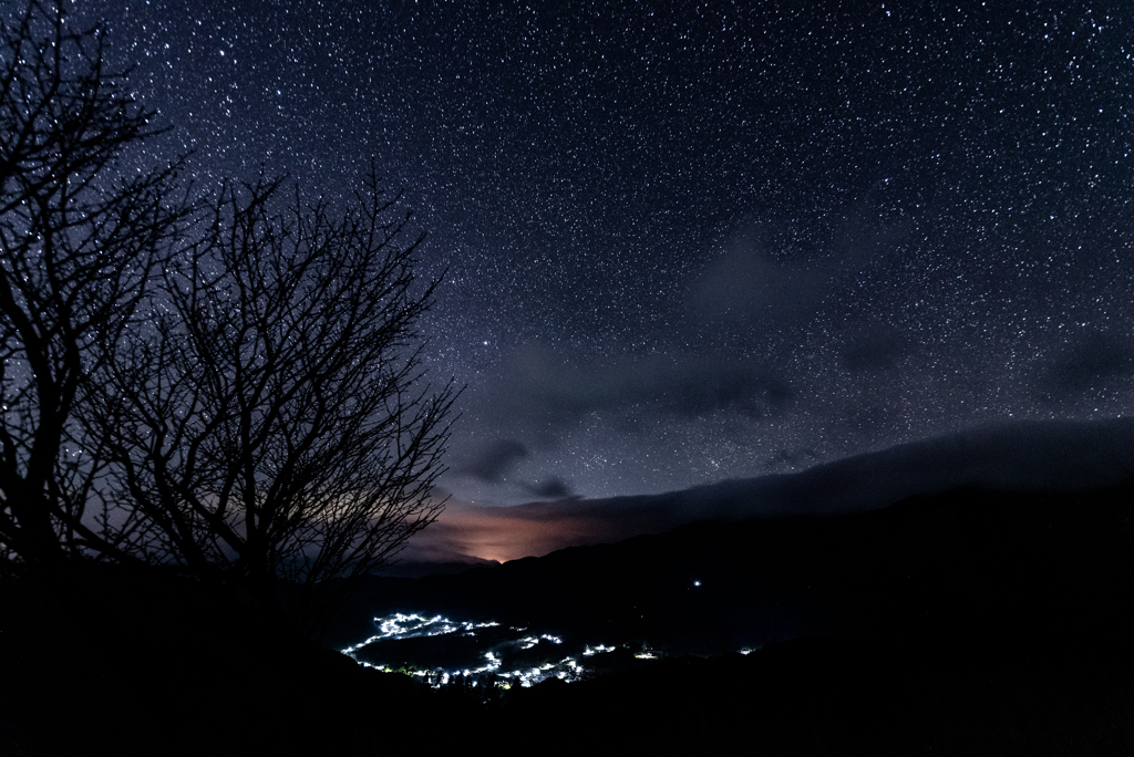 星と雲と街灯りと。