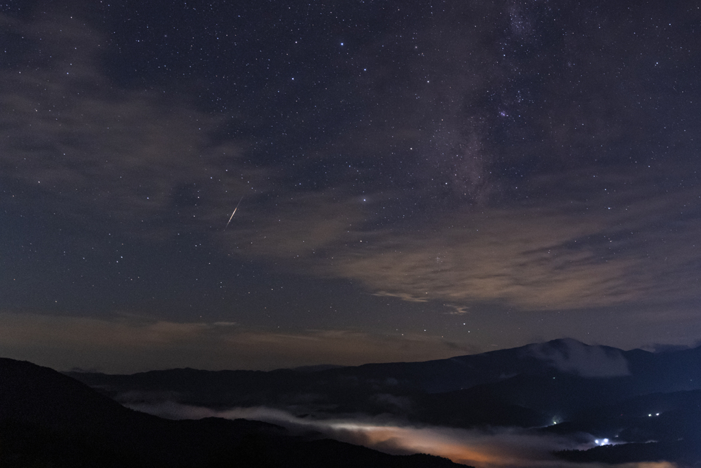 雲海と流れ星。②