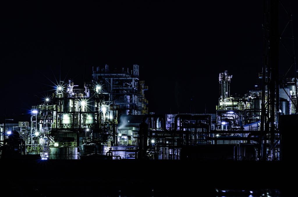 工場夜景。②