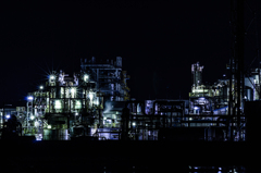 工場夜景。②