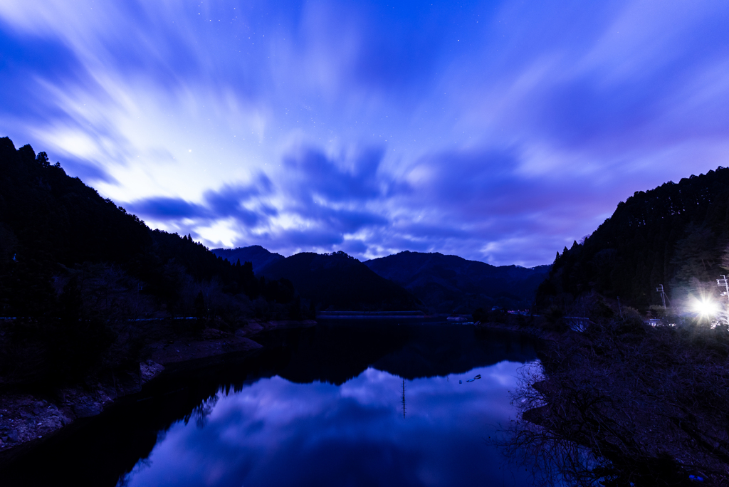 夜明け前。