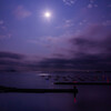 漁港と月と釣り人と。