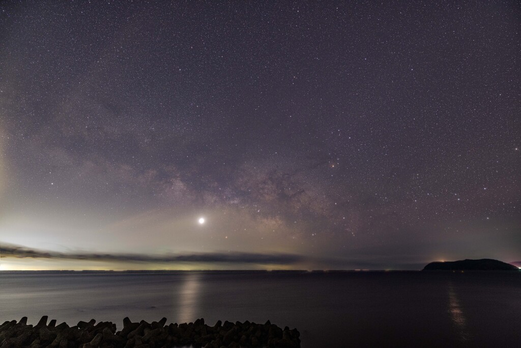 沼島と天の川と金星。