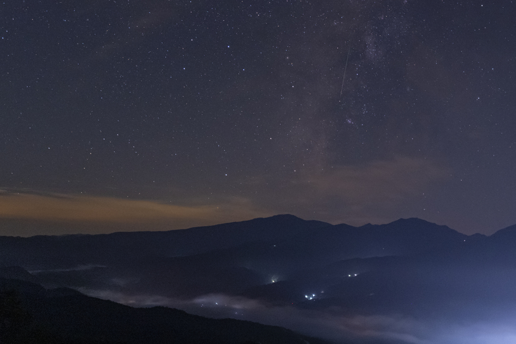 雲海と流れ星。