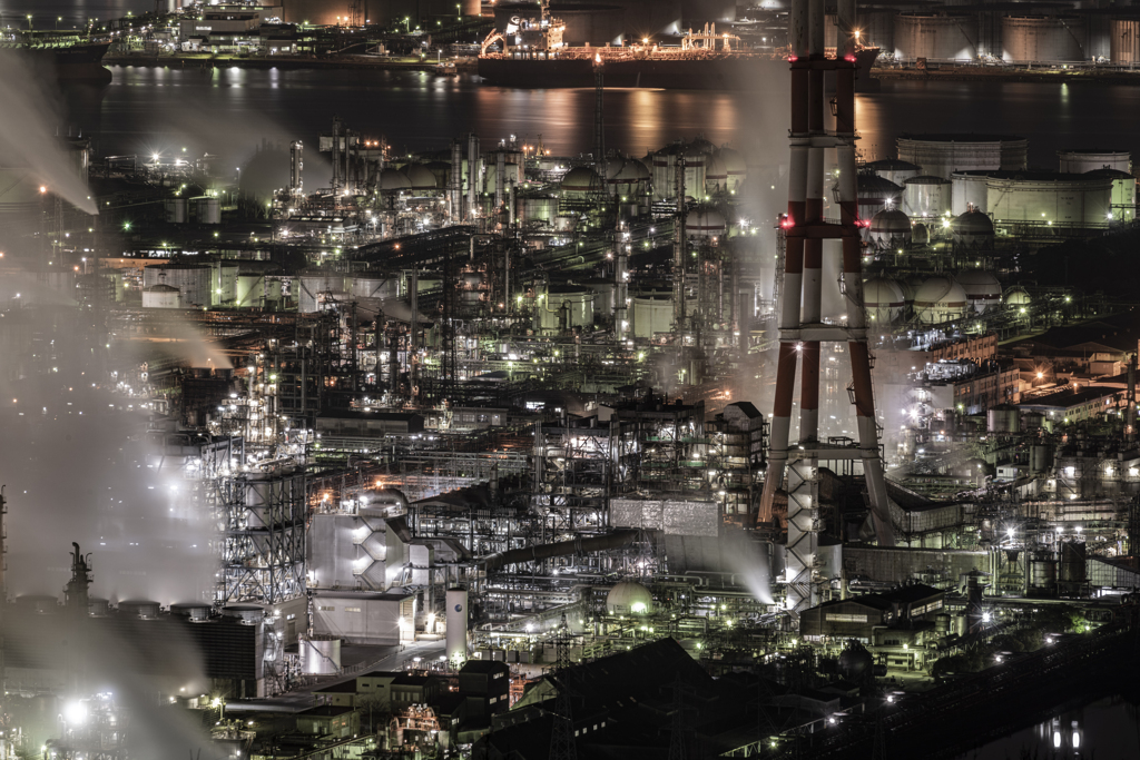 工場夜景。②
