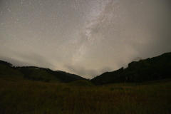 砥峰高原と星。