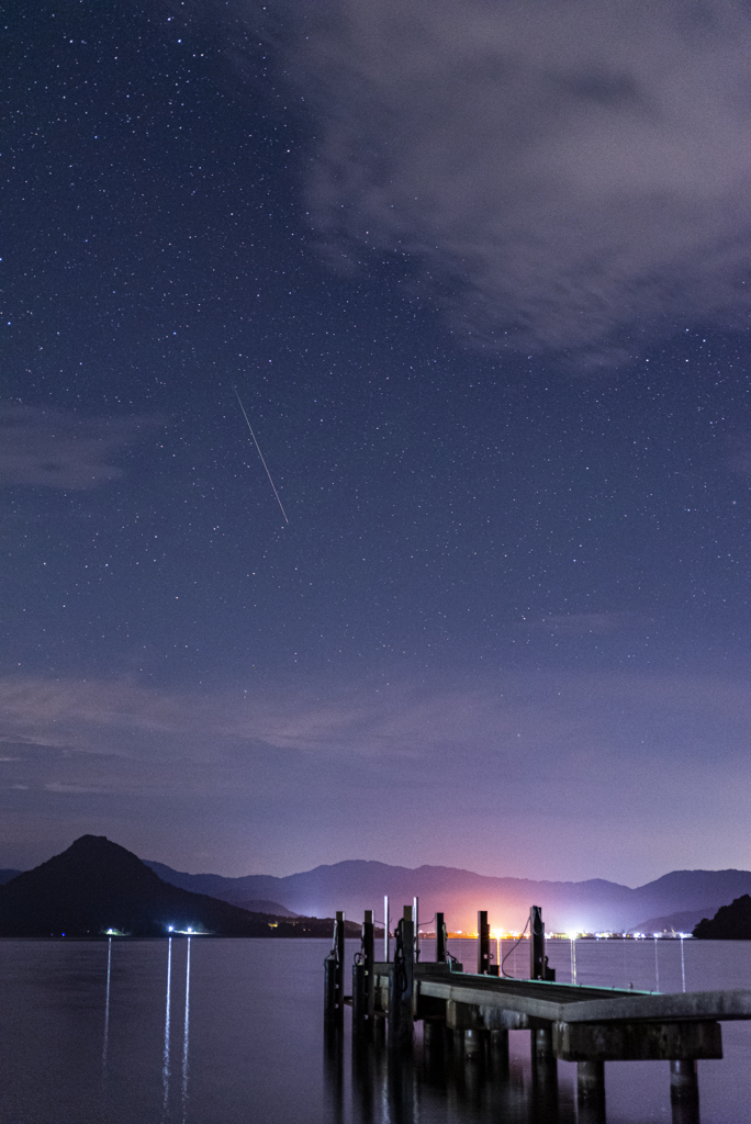 桟橋と流れ星。