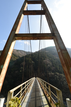 吊り橋。