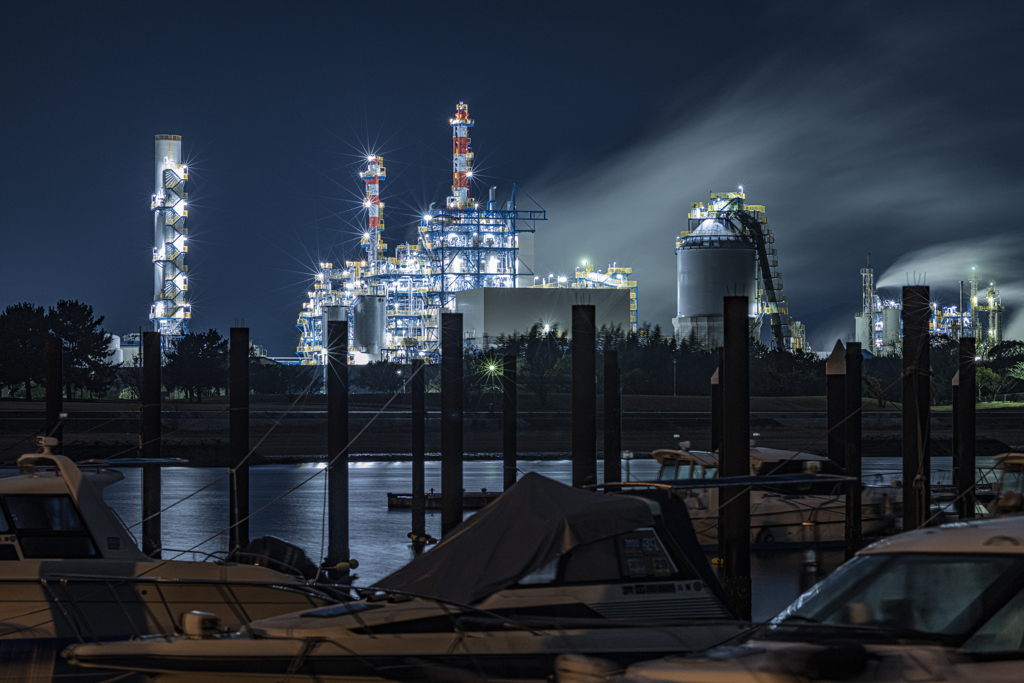 工場夜景。②
