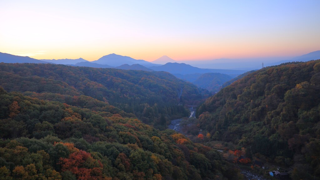 小海線沿線の秋～富士山夜明け