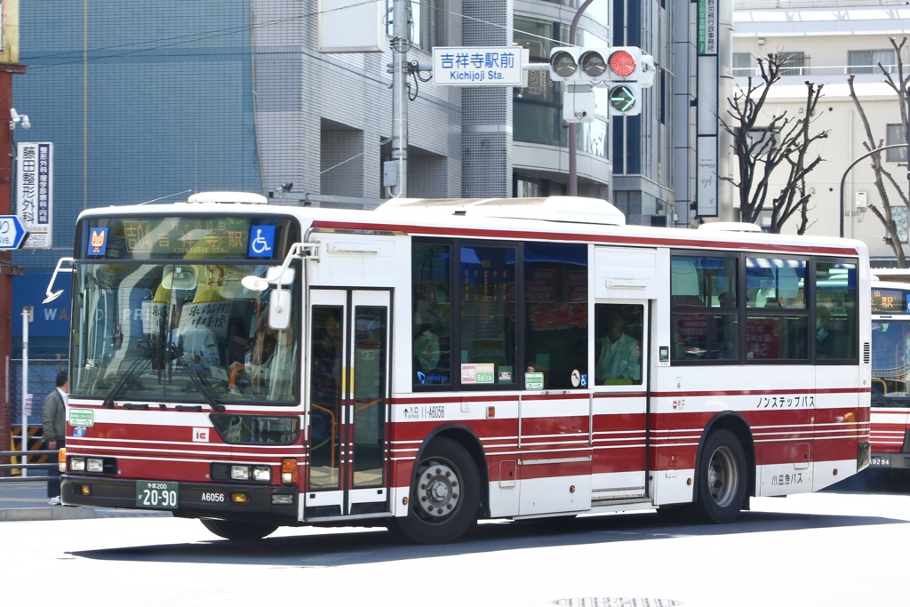 小田急バス 11-A6056