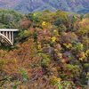 紅葉に包まれる鳴子峡