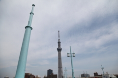 街灯とスカイツリー。