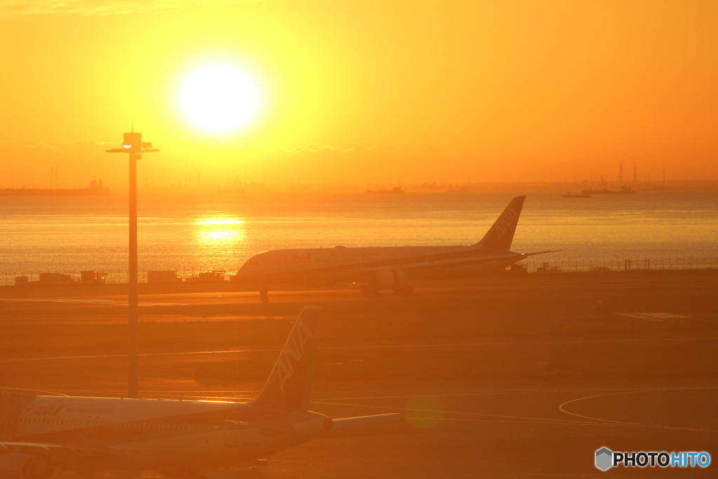 朝日と飛行機
