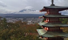 富士山ようやく雪化粧しました