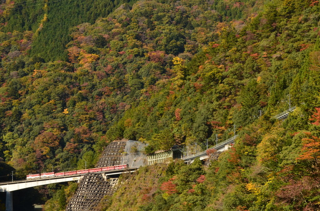 長島ダム付近からの井川線