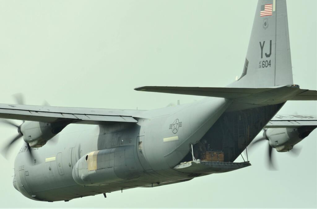 C130荷物の投下訓練