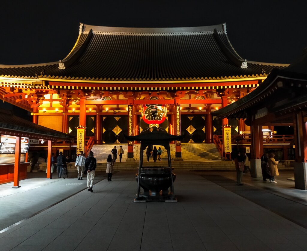 夜の浅草寺