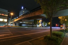 閑散とした時間帯の駅前