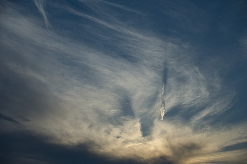 手前は雲？