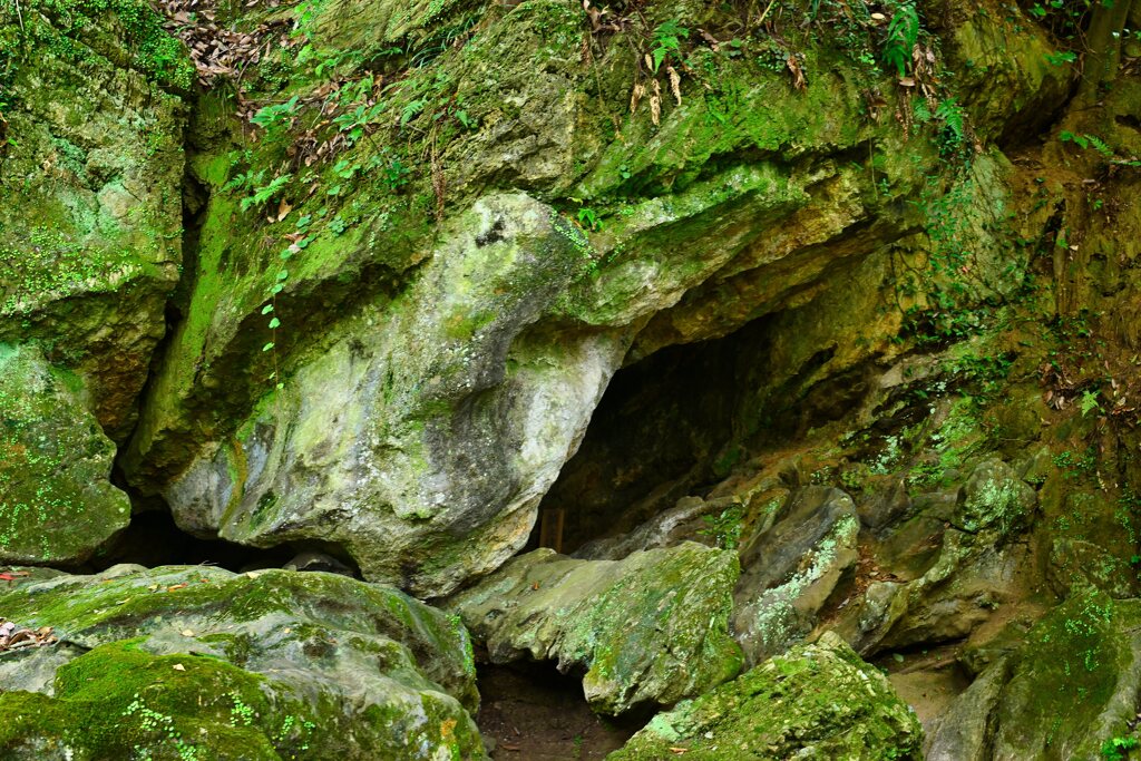 くぐり岩　願いが叶う